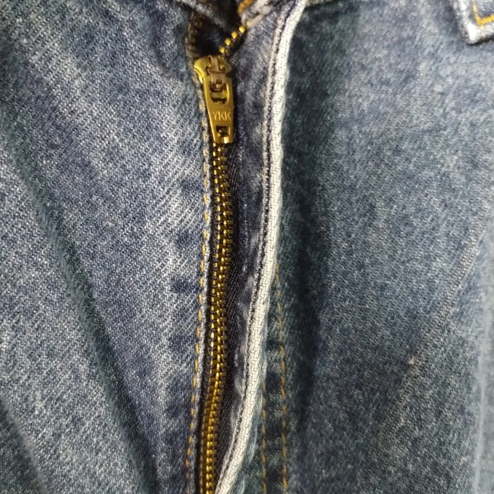 Levis excellent no